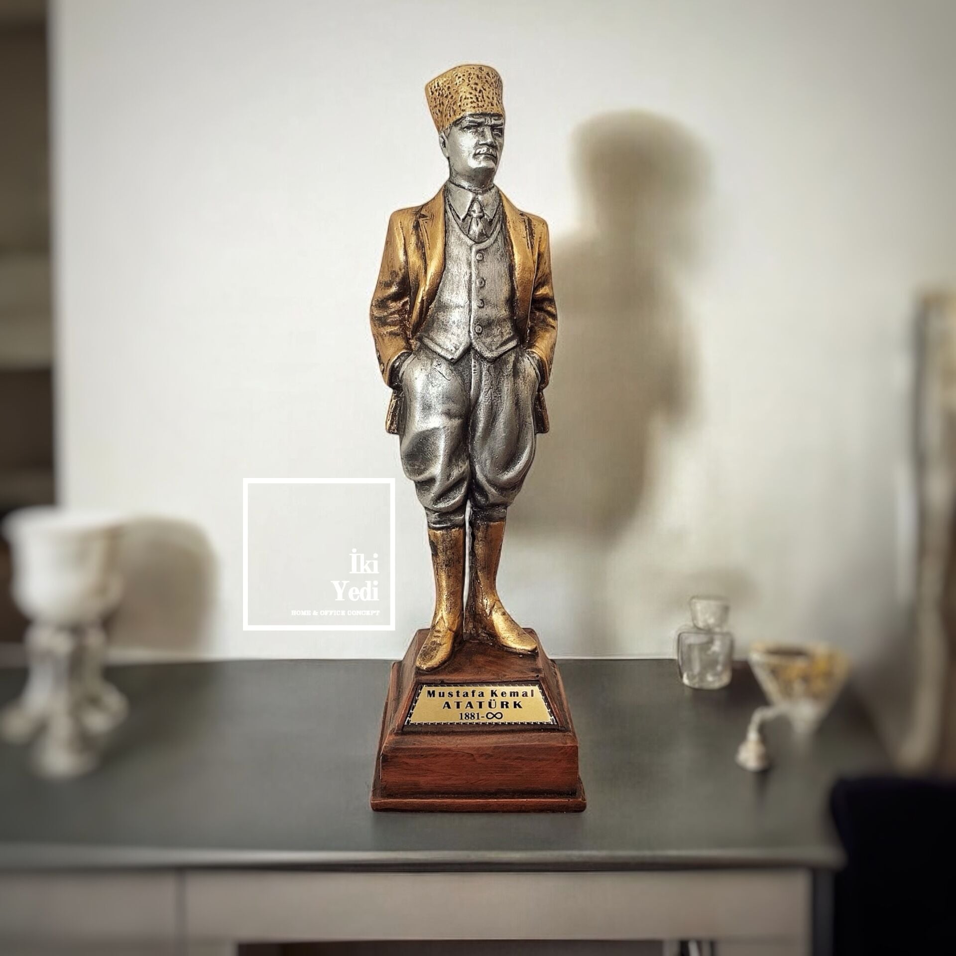 Mustafa Kemal Atatürk Heykeli Kalpaklı Figürü Bronz Gümüş Renk Masaüstü Dekoratif Obje Ofis Hediye