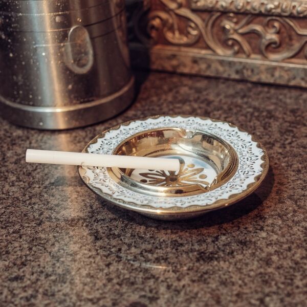 Tominay 776 Kraliyet Dokunuşu Seramik Küllük Dekoratif Masa Üstü Ofis Aksesuar Hediye Yuvarlak Tip