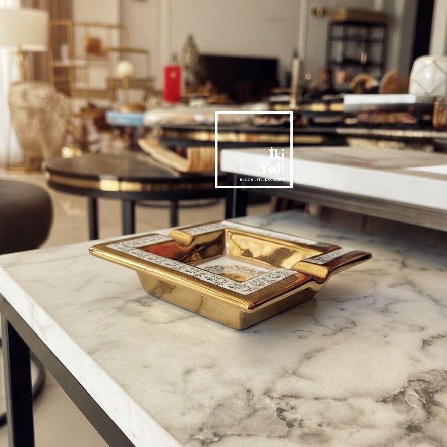 Tominay 778 Kraliyet Dokunuşu Seramik Küllük Dekoratif Masa Üstü Ofis Aksesuar Hediye Kare Model