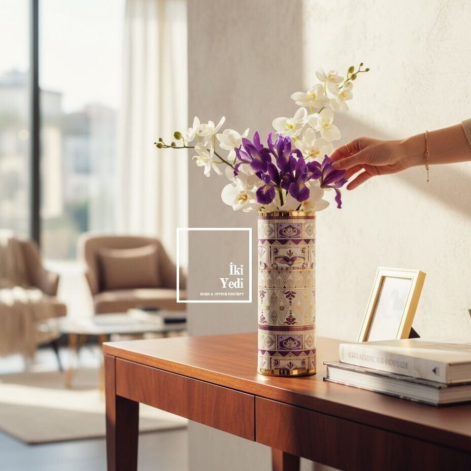 Nikos İşlemeli Porselen Vazo 37,5 cm Lüks Dekoratif Obje Özel Tasarım Vazo Ev Hediyesi Ofis Dekoru