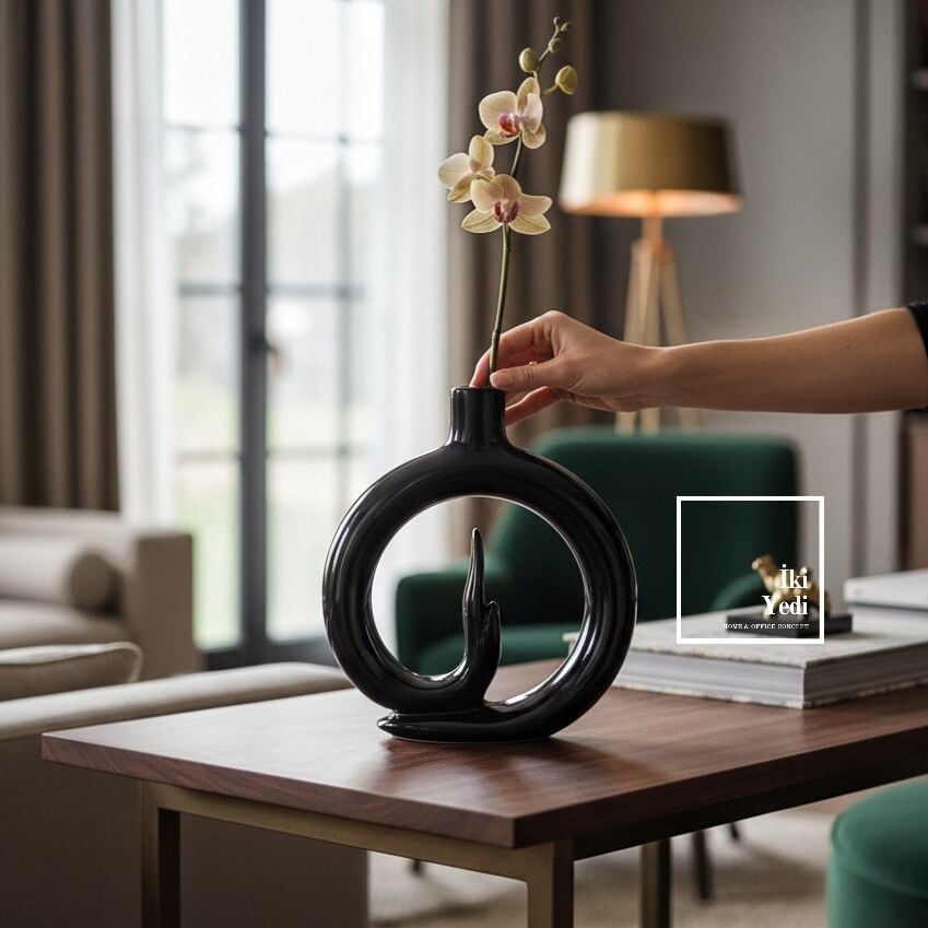 Akışın İçinde Denge Modern Dekoratif Vazo Siyah Seramik Salon Ofis Masa Üstü Obje Meditasyon Figür