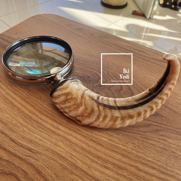 Auguste 30 cm Boynuz Saplı Antika Büyüteç – Masa Üstü Ofis Aksesuarı ve Lüks Hediyelik Obje