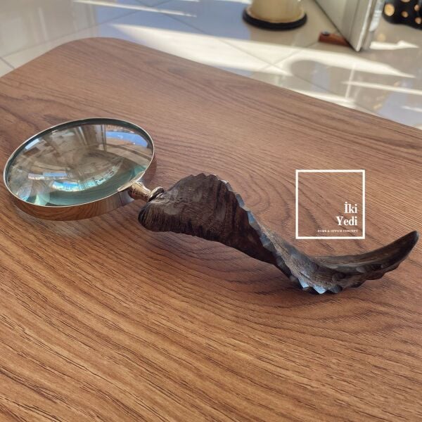 Minona 27 cm Boynuz Saplı Antika Büyüteç – Masa Üstü Ofis Aksesuarı ve Lüks Hediyelik Obje