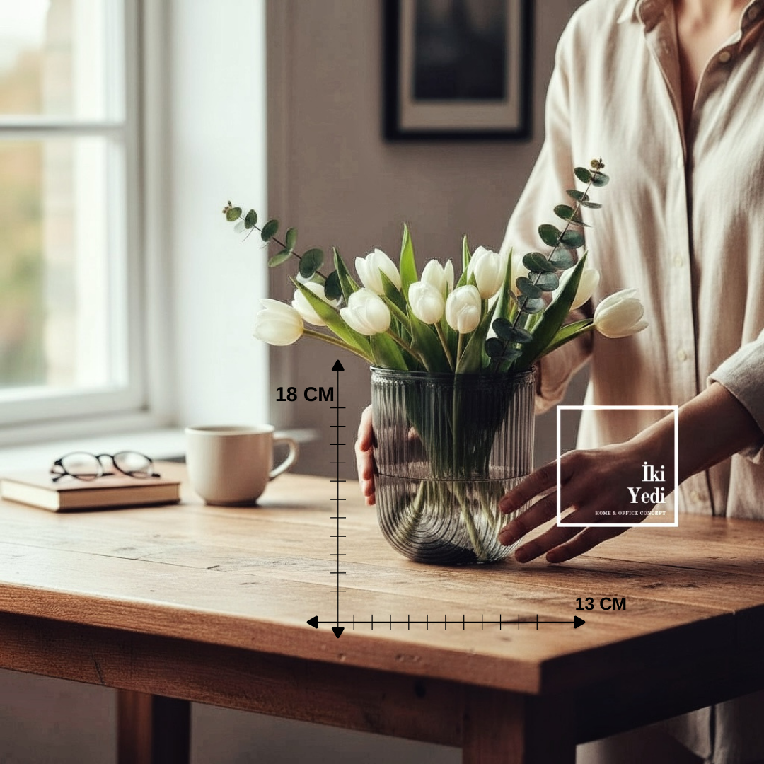 Nadia 771 Ribbed Şeffaf Cam Vazo, Füme Renkli Dekoratif Çiçek Vazosu – 18 cm Dekoratif Obje Hediye