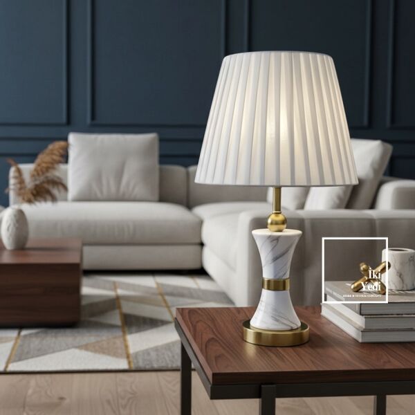Fenecon Abajur Beyaz Mermer Görünümlü Gold Detaylı Masa Lambası Salon Yatak Odası Aydınlatma Hediye