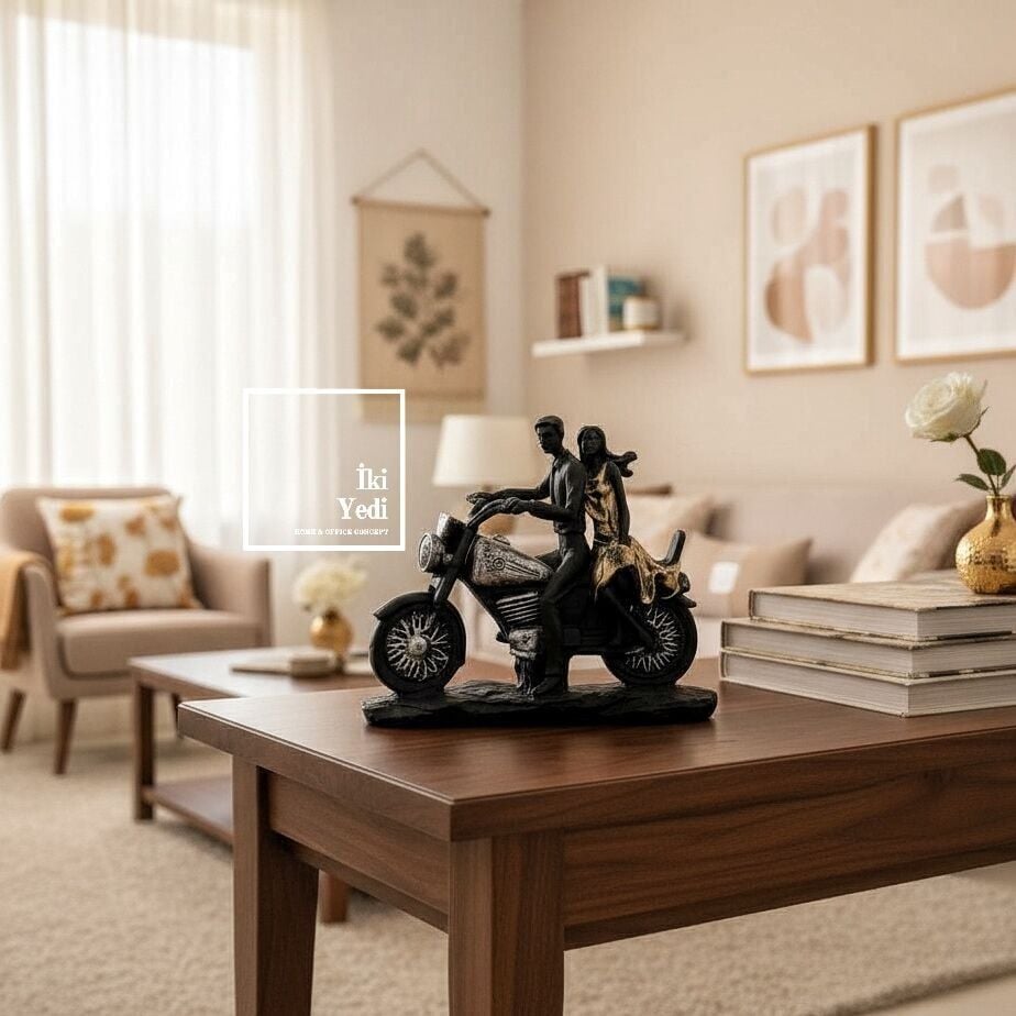 Flandre Motorsikletli Çift Biblo Dekoratif Heykel 26 cm Ev Ofis Masaüstü Obje Sevgiliye Hediye Şık