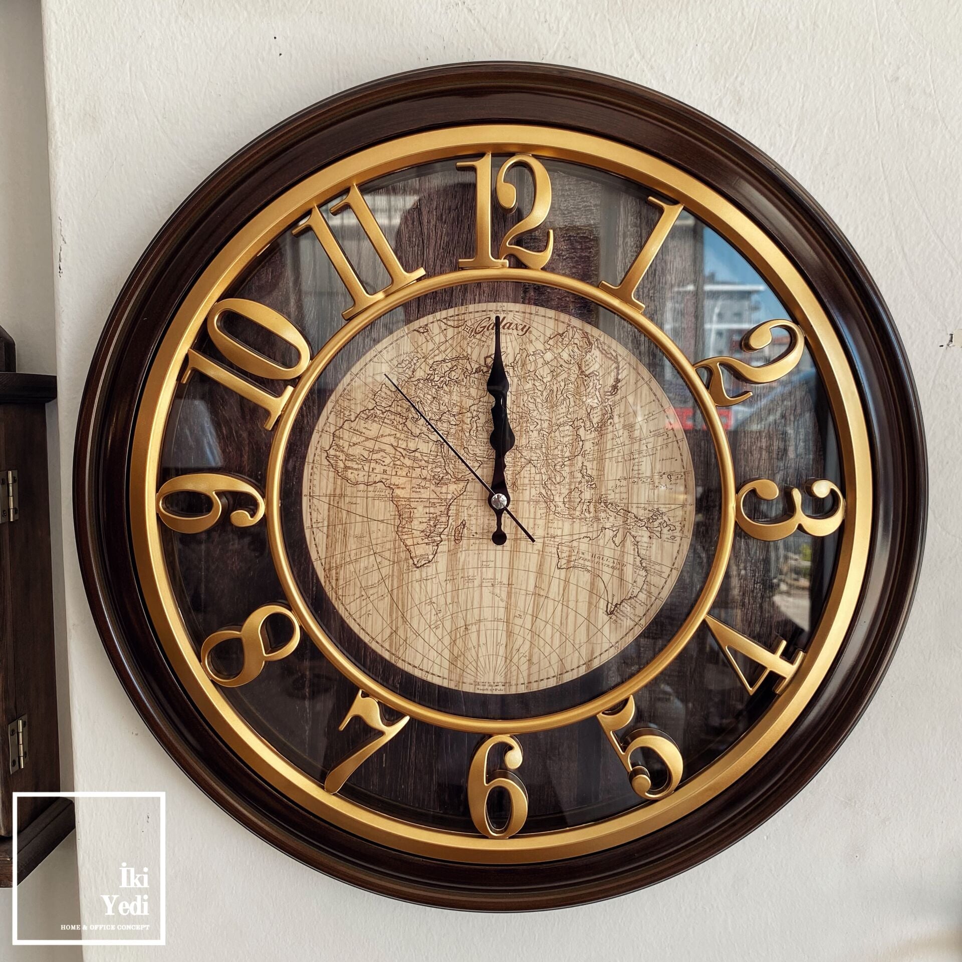 Bailey 45 cm Dünya Haritalı Duvar Saati Altın Detaylı Salon Ofis Dekoratif Saat Duvar Dekorasyonu