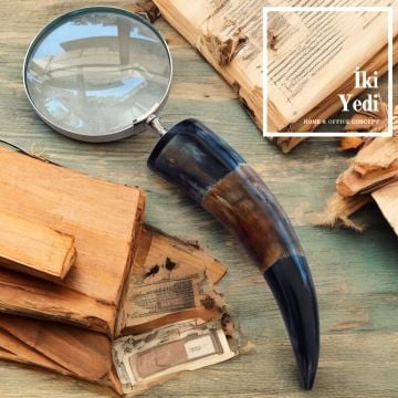 Dubourg Boynuz Saplı 30 cm Antika Büyüteç – Masa Üstü Dekoratif Obje, Ofis ve İş Hediyesi