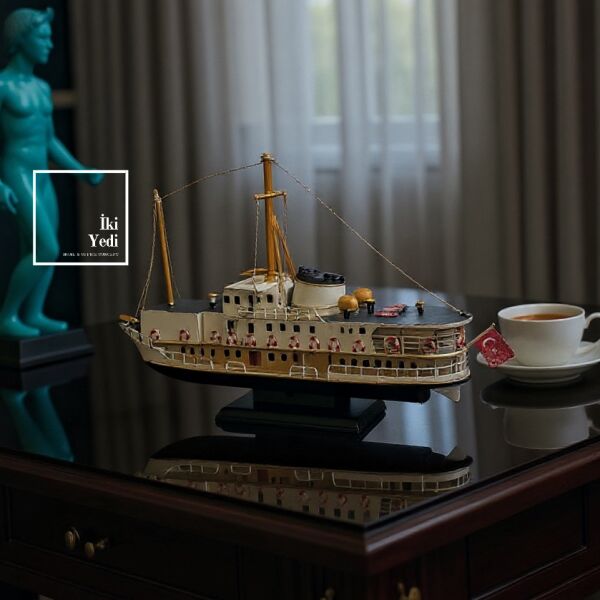 Seyran : Yolculuğun Hatırasını Taşıyan Dekoratif Metal Vapur Gemi Maketi Masa Üstü Denizcilik Obje