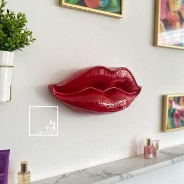 Sarah Kırmızı Dudak Formlu Duvar Dekoru 53 cm | Modern Pop Art Tasarım, Ev ve Mekân Aksesuarı Retro
