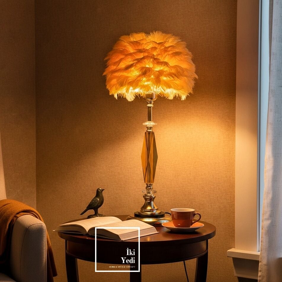 Pamela Sevimli Işığın Modern Yorumu Amber Tüylü Abajur Modern Dekor Yatak Odası Salon Aydınlatma