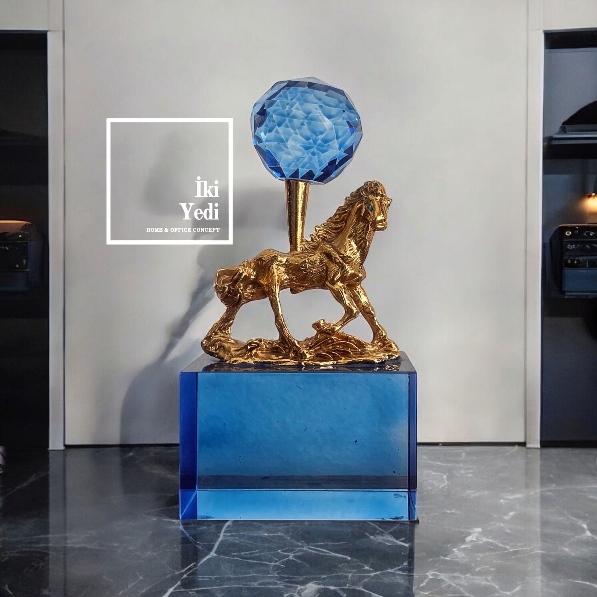 Valaker Altın At Figürlü Mavi Kristal Obje, Cam Dekoratif Biblo, Lüks Ev Ofis Hediyelik Aksesuar