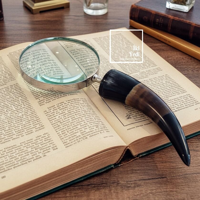 Dubourg Boynuz Saplı Büyüteç Dekoratif Okuma Merceği Ofis Masa Aksesuarı Vintage Stil Ofis Hediyesi