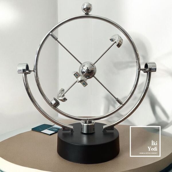 Thomas 3D Kuantum Tasarım Pilli Denge Balans Figürü – Masaüstü Ofis Aksesuarı ve İş Hediyesi