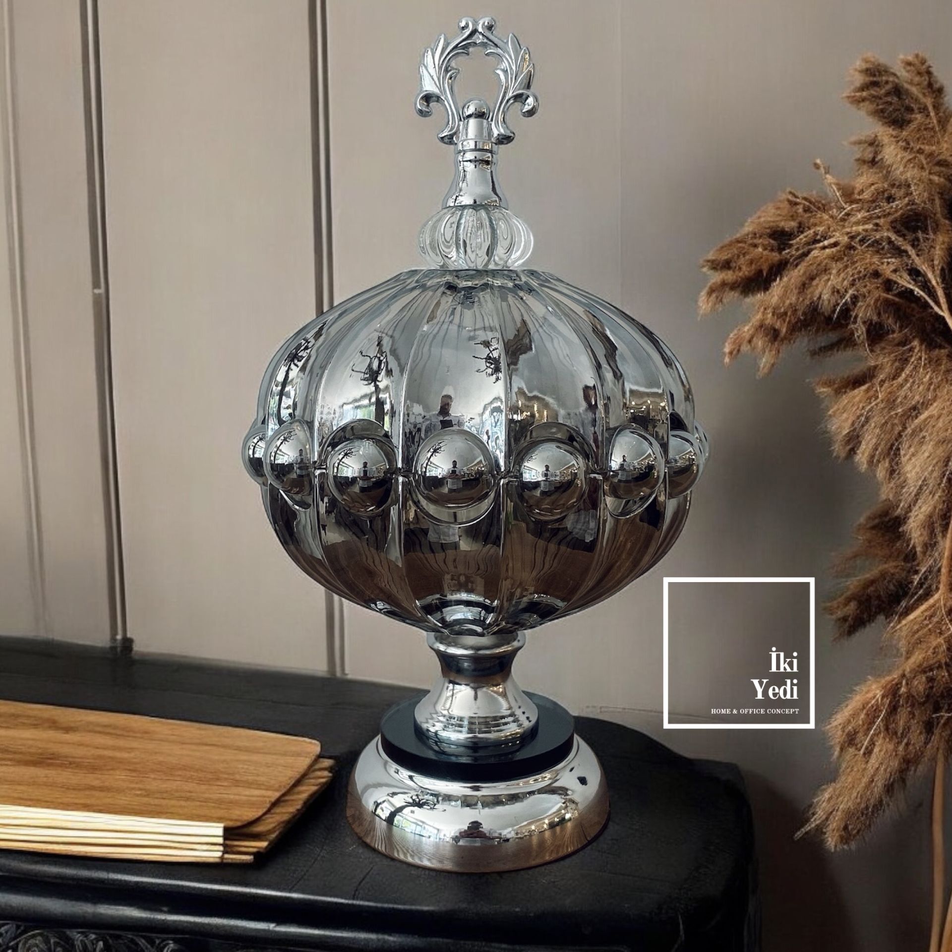 Camille Ayaklı Cam Şekerlik, Krom Gümüş Renk Lüks Dekoratif Kase, Ev Ofis Hediyesi Cam Obje