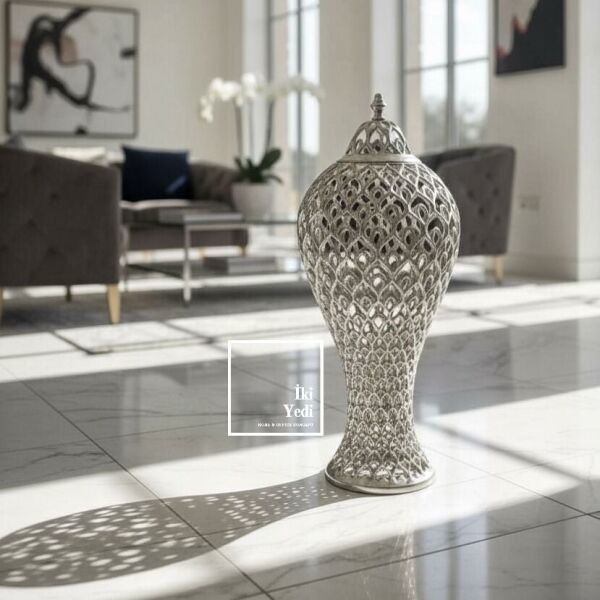 Bethany Gümüş Gri Renk Döküm Metal İşlemeli Büyük Boy Dekoratif Yer Vazosu 80 cm Salon Giriş Dekoru