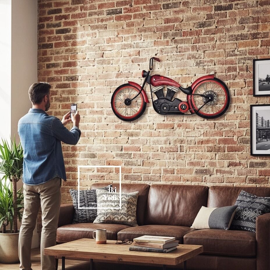 Austin : Yolların Efsanesi 108 cm Vintage Chopper Maketi Duvar Dekoru Kırmızı Metal Motorsiklet