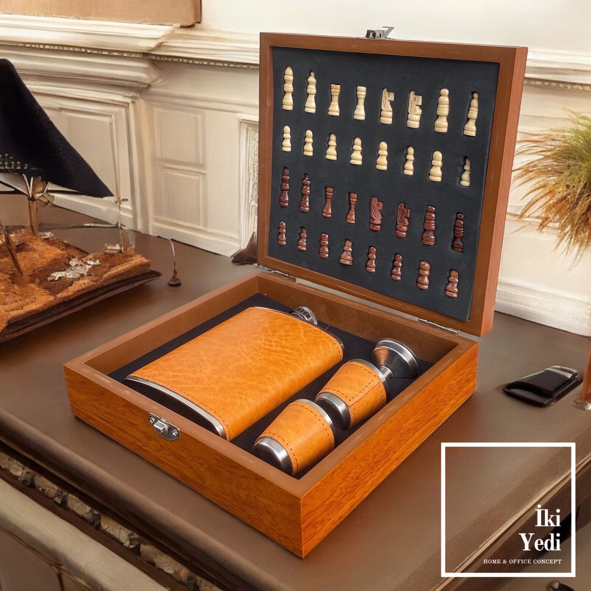 Artikel Ahşap Kutulu Satranç Takımı Deri Kaplama Matara Shot Seti Lüks Hediyelik