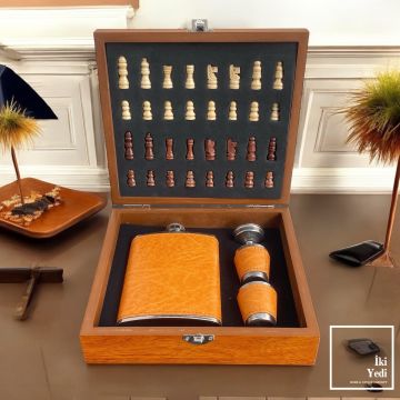 Artikel Ahşap Kutulu Satranç Takımı Deri Kaplama Matara Shot Seti Lüks Hediyelik