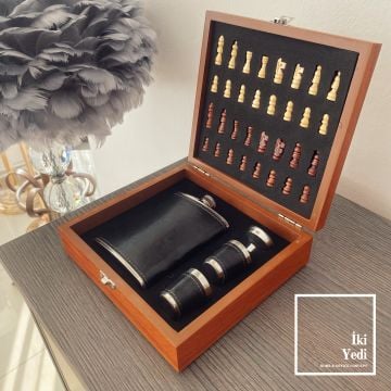 Artikel Ahşap Kutulu Satranç Takımı Deri Kaplama Matara Shot Seti Lüks Hediyelik