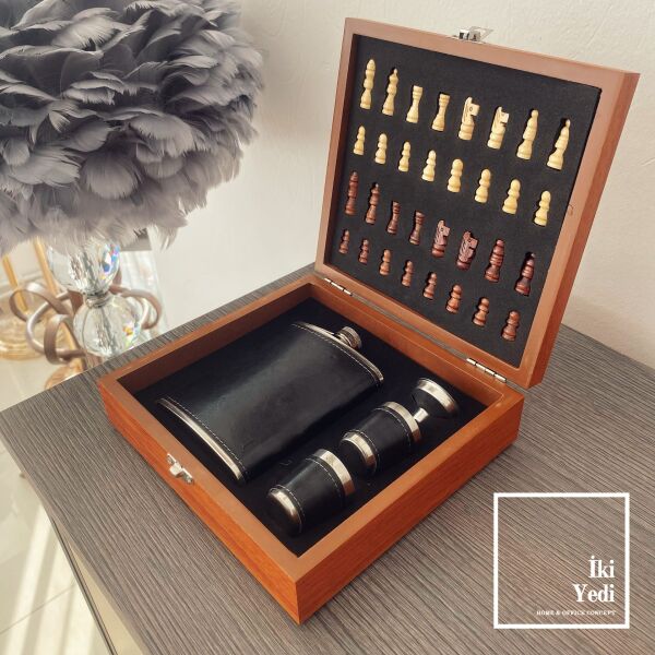 Artikel Ahşap Kutulu Satranç Takımı Deri Kaplama Matara Shot Seti Lüks Hediyelik