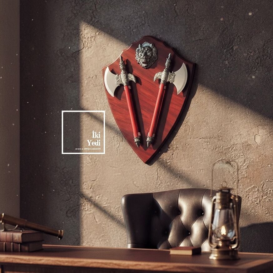 Tricasse 771 Aslan Figürlü Çift Balta Duvar Dekoru Gücün ve Otoritenin Sessiz İmzası Ofis Hediyesi