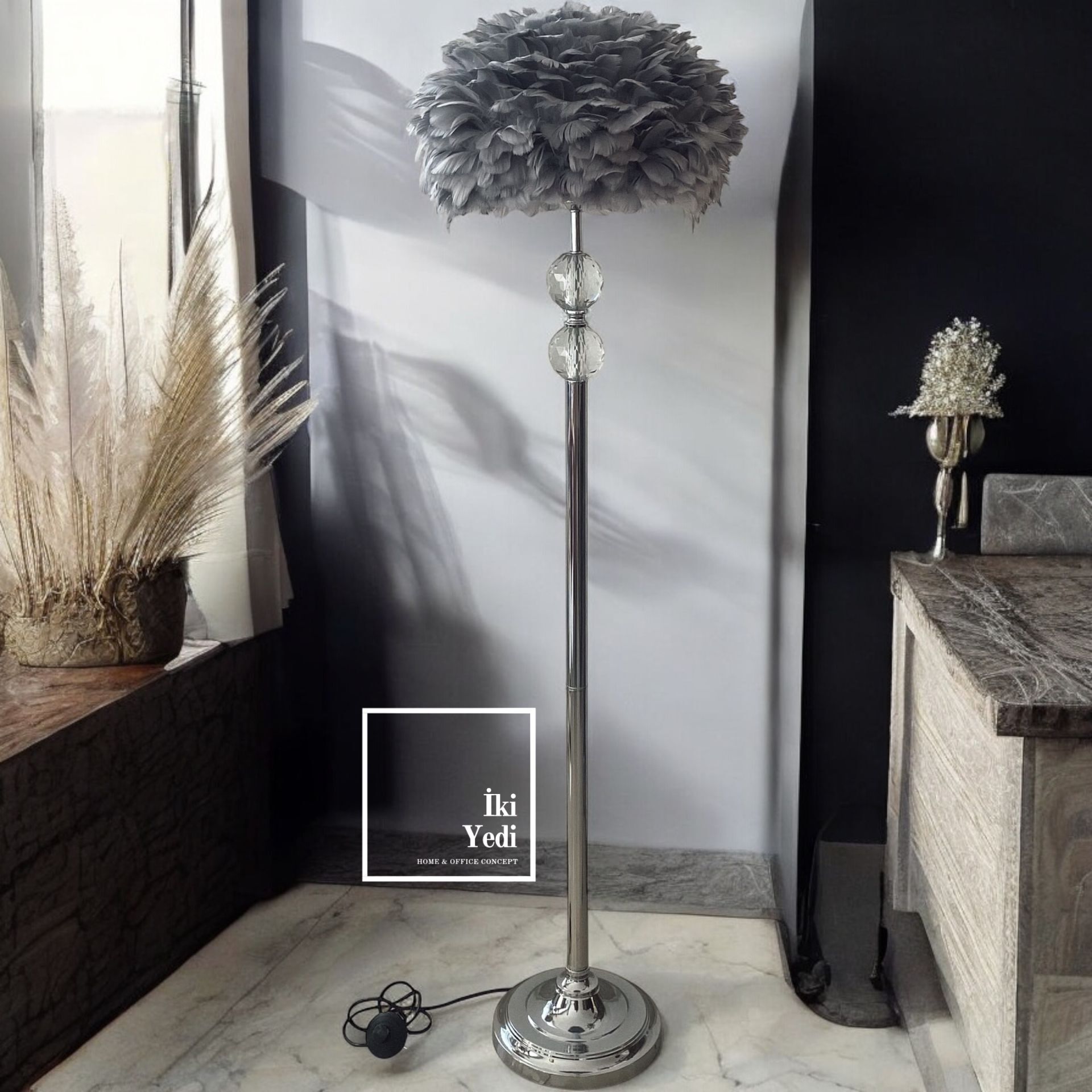 Polizzari Kristal Toplu Tüylü Lambader, Krom Gri Metal Gövde, Lüks Ayaklı Lamba Ev Ofis Hediyesi