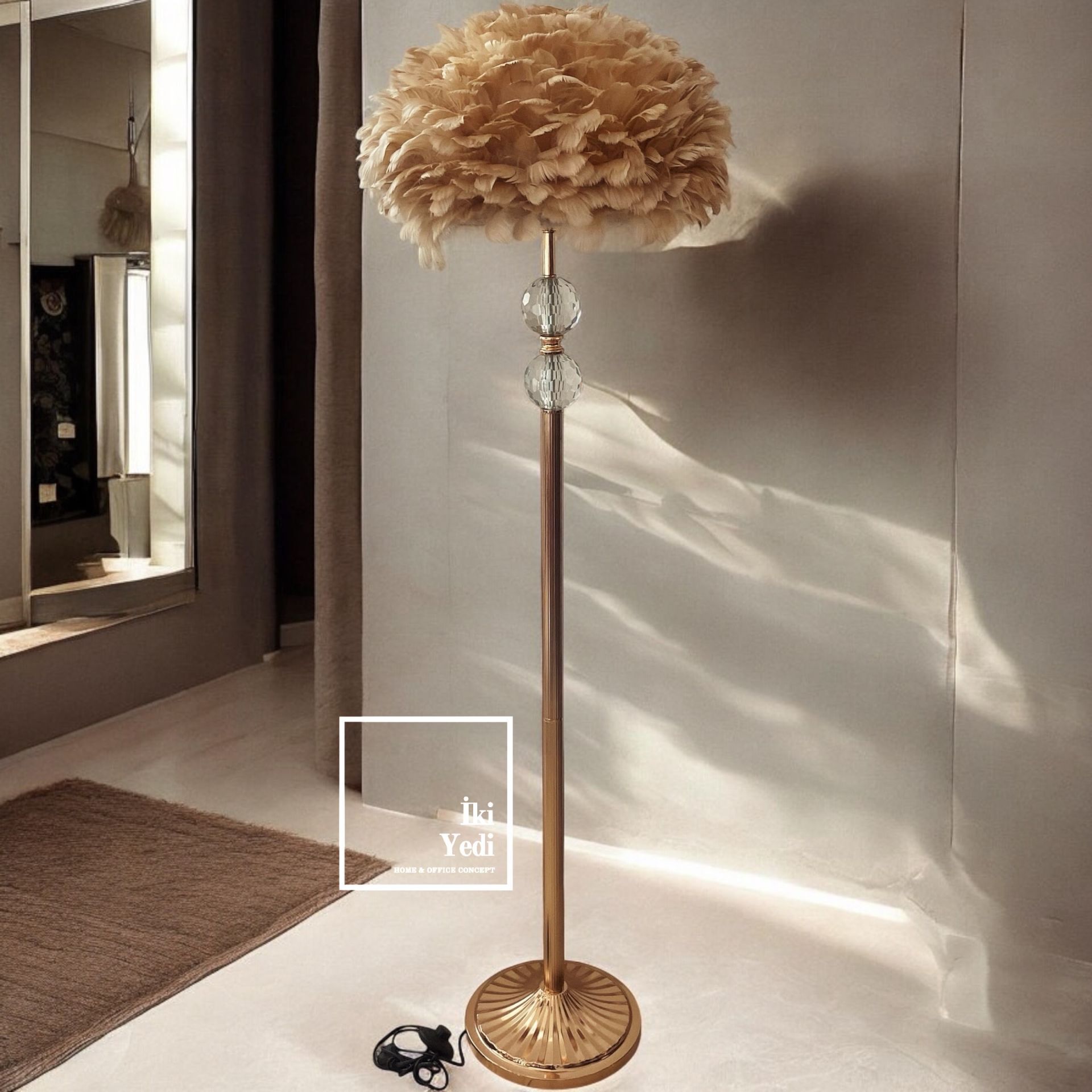 Polizzari Bronz Renk Kristal Cam Toplu Metal Gövde Lüks Tüylü Lambader Ayaklı Lamba Ofis Ev Hediyesi Aydınlatma Dekorasyon