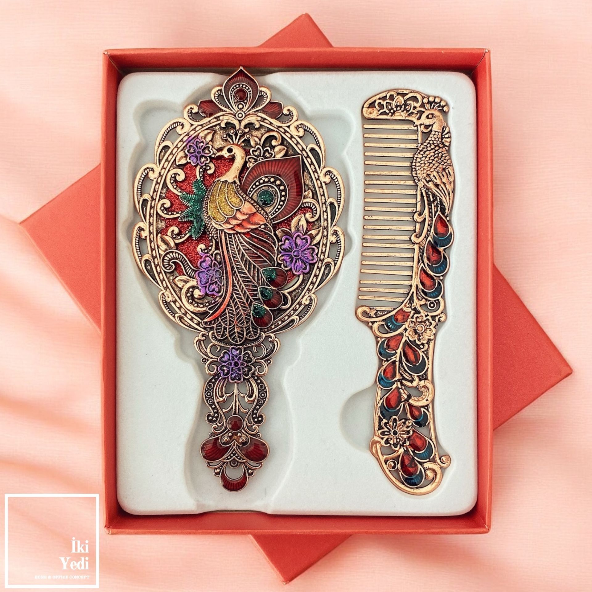 Timpani Tavuskuşu Tasarımlı Metal Ayna Tarak Seti Dekoratif Mini El Aynası Cep Tarağı Takımı Çanta İçi Kırmızı