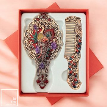 Timpani Tavuskuşu Tasarımlı Metal Ayna Tarak Seti Dekoratif Mini El Aynası Cep Tarağı Takımı Çanta İçi Kırmızı