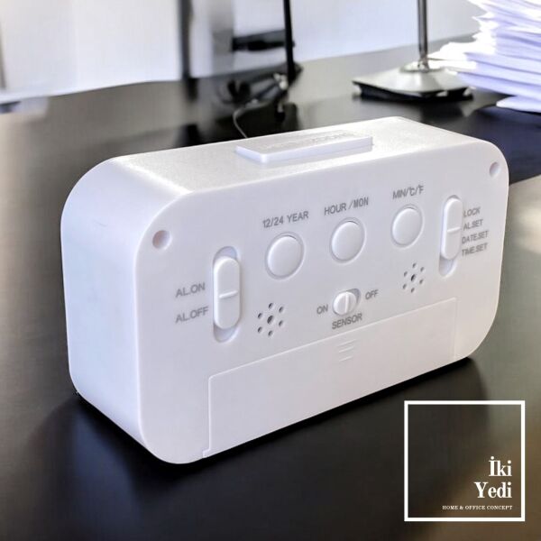 Madonna Beyaz Dijital Masa Saati, Alarmlı Işıklı Termometreli Saat, Modern Ofis Ev Hediyelik Obje