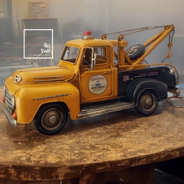 Howard 35 cm Metal Çekici Araba Maketi, Dekoratif İş Makinesi Objesi, Ev Ofis Hediyelik Eşya